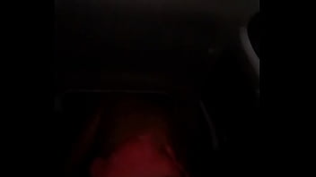 Transexuelle baise dans la voiture