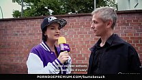 BUMS BESUCH - Pornostar Alemana de ébano Sunny Star follada por un novato de polla blanca