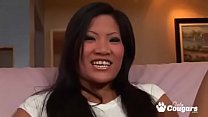 Gap Tooth Asian Christina Aguchi succhia un cazzo secco
