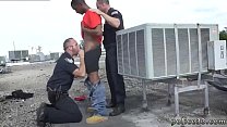 Nette junge homosexuelle Polizei Twinks begriffenes Brechen und Betreten