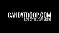 Militares en una orgía gay interracial al aire libre