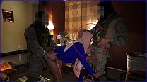 TOUR OF BOOTY - La ragazza araba del posto di lavoro intrattiene i soldati per un po 'di soldi facili