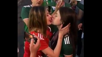 сексуальный футбольный матч между Россией и Мексикой