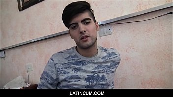 Би-сексуальный испанский латиноамериканский твинк в любительском видео от первого лица, трахнутый режиссером документального фильма за деньги