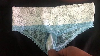 Shot on the original powder blue full lace panties, the secretion is very fragrant, wrap it up