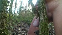森の中で手コキ04