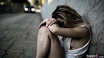 Obdachloser Teenager von einem wohltätigen Mann abgeholt und gefickt