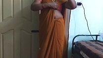 desi indiano com tesão tamil telugu kannada malayalam hindi traidor esposa vestindo saree vanitha mostrando peitos grandes e buceta raspada aperte peitos duros aperte beliscão esfregando buceta masturbação