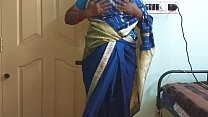 des indiens horny tricherie tamil telugu kannada malayalam hindi femme vanitha portant la couleur bleue saree montrant de gros seins et la chatte rasée presser les seins durs presse pincer frotter la chatte masturbation