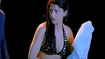 Sruthi hasan caliente escena en bikini de su primera película