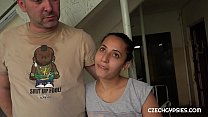 REAL CZECH GYPSYGIRL汚れたアパートで本物のジプシーの女の子に会いました。彼らは私たちに家でどのように性交するかを示しました