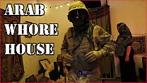 ТУР ДОБЫЧИ - Американские солдаты кидают член в арабский публичный дом