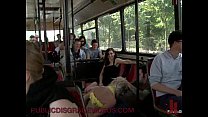 Loira escravizada anal fodida em ônibus público cheio de estranhos