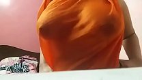 Garota indiana Juicy Boobs na câmera