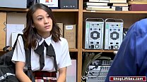 Estudiante asiático roba y se la follan