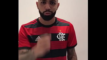 Gabigol anunciando entrada no Flamengo, ereção garantida