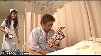 Enfermeira japonesa pega paciente se masturbando