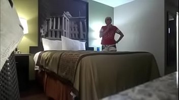 El esposo dejó la cámara encendida y atrapó a su esposa con el hijo del vecino - https://bit.ly/2RScsos