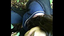 Menina gostosa anal e porra filmados na floresta com o iPhone