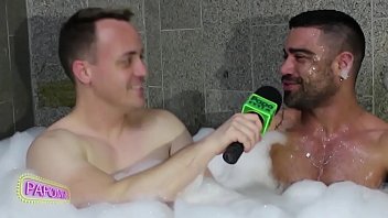 # SUITE69 - PapoMix dans la baignoire avec la star du porno Wagner Vittoria - Partie 1