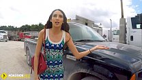 Roadside - Latina piccante scopa un grosso cazzo per liberare la sua auto