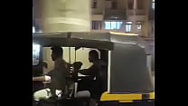 Fakeauto пара делает минет в авторикше в Мумбаи, часть 2