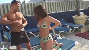 Sexy Destiny Mendoza scopata da un college universitario appeso durante le vacanze di primavera