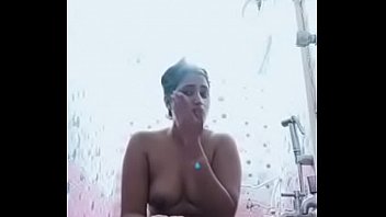 Swathi Naidu в сексуальной ванне для секс-видео в WhatsApp 7330923912