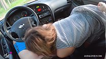 مقطورة - الشباب في سن المراهقة زوجين في الهواء الطلق الداعر في سيارة عند غروب الشمس