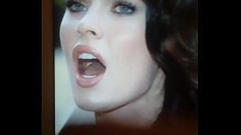 Megan Fox fica com esperma na boca