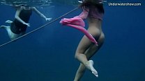 Chicas rusas desnudas nadando