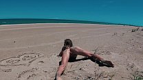Fille russe Sasha Bikeyeva - Belle jeune fille nue à la silhouette parfaite danse sur la Playa del Pouet à Valence