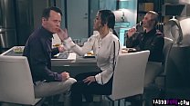 Mira una increíble sesión de sexo con este falso amigo Nathan Bronson mientras se folla con su enamorado universitario Alina Lopez frente a su novio.