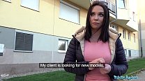 La agente pública Alysa Gaps Russian Pussy recibe una paliza