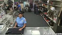 Полицейский трахается в секс-шопе