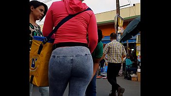 veneca culona en jeans