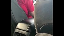 Dick blitzt in einem Uber