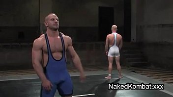Muscle Bare Gays Wrestling auf Matten