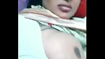 Tamil MILF zeigt ihre Brüste auf t. Video
