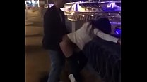 Schlampe fickt die Straße mit ihrem Liebhaber für weitere Videos von ihr gehen Sie zu http://eunsetee.com/D0Oy