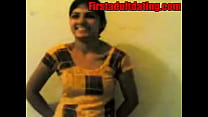 Молодая индийская дези-деревня тинка занимается ванильным сексом в любительском видео