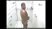 Alexandre Frota bathes completely naked at the Casa dos Artistas