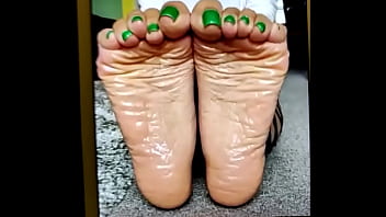 Deedeerican IG Foot Model Wrinkled Oily Soles Feet Cum