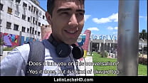 Ragazzo latino amatoriale del Virgin etero con le parentesi graffe scopata da ragazzo gay per soldi POV
