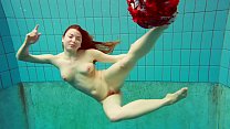 Marketa, une adolescente sous l'eau