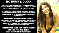 Hotkinkyjo fuck her ass with blue bottle and gape
