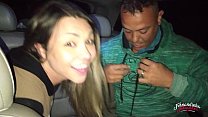 Fernandinha Fernandez, appelant des inconnus sur la place à baiser dans la voiture