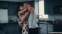 Lexi Foxy et son amant Ryan Mclane ont tous deux profité d'une scène de baise hardcore intense jusqu'à ce qu'ils soient tous deux satisfaits de leurs orgasmes ultimes.