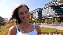 Молодую 18-летнюю туристку по хозяйству подобрал немец в Берлине через EroCom Date и трахнул без резины