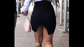 Arsch in sexy Kleid